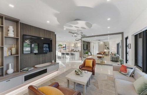 Coral Ridge Isles House | Modern Home w Private Suite Pool & Tiki Hut