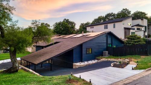 South River City House | Modern Home w Shared Pool Yard Prime Location Fairlawn Lane B by AvantStay