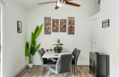 South River City House | Modern Home w Shared Pool Yard Prime Location Fairlawn Lane B by AvantStay
