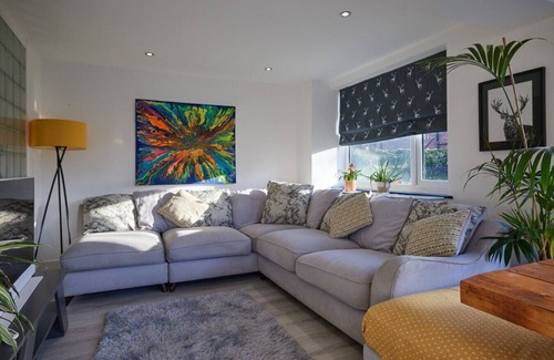 Harrogate House | Modern house sleeps 10, cinema/games room, hot tub