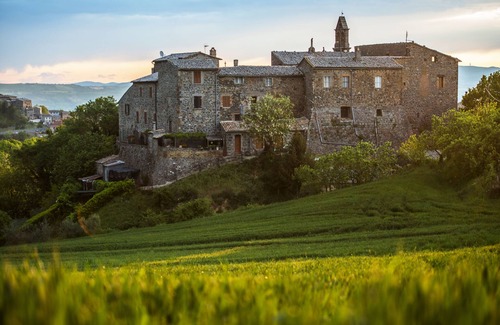 Orvieto Villa | Modern House Tucked into Medieval Walled Village. Welcome Dinner Included.