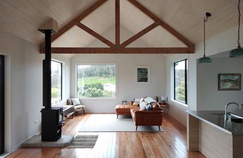 Oban House | Modern house with sea views Stewart Island/Rakiura