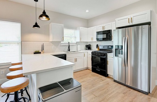 Northside Apartment | Modern HTX Apt: Free Wi-Fi, A/C, Full Kitchen, Free Parking