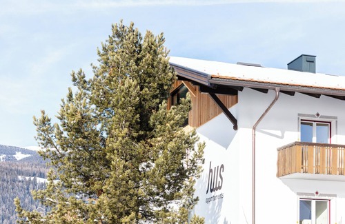 Valdaora di Mezzo Apartment | Modern "Hus Apartment - Nr. 2" with Balcony, Garden & Wi-Fi