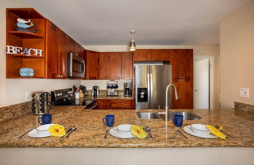Kihei Condo | Modern Kihei Resort 2 Bedroom, 2 Bath Condo with AC - Steps to the Beach