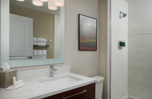 Lake Worth Hotel | Modern King Studio Near Fort Worth Stockyards and Local Attractions
