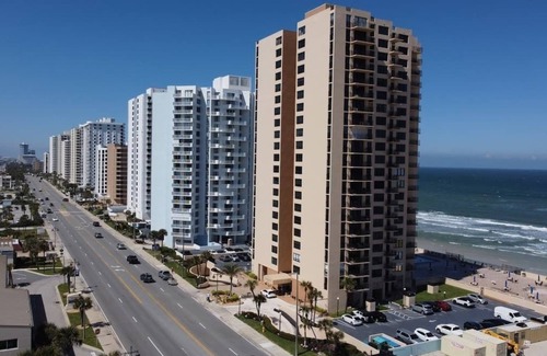 Daytona Beach Shores Apartment | Modern King Suite Steps to Beach