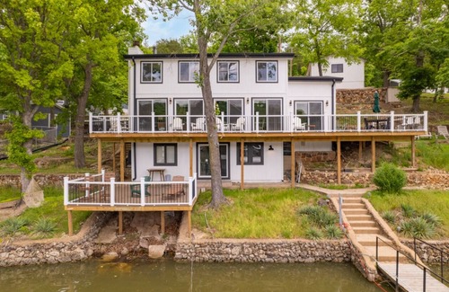 Lake of the Ozarks House | Modern Lake Front House Lake of the Ozarks 4 bed 2 bath Dock Boat private MM44