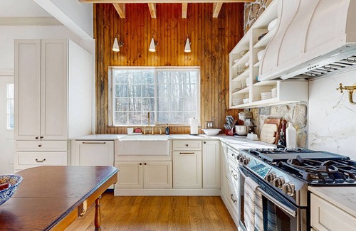 Charlotte House | Modern lakehouse w/private beach, dock, fireplace, gym, theater, jacuzzi tub