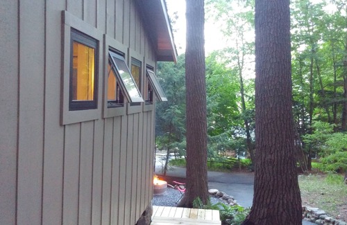 Bolton Landing Cabin | Modern Lakeside Cabin - 2 Kayaks, 2 SUPS, perfect lake stay