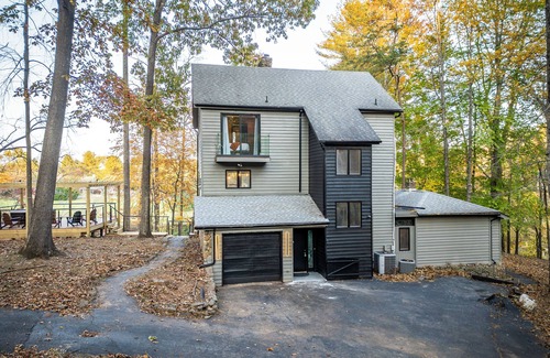 Nellysford House | Modern Lakeside Mountain Retreat With Cabin Charm