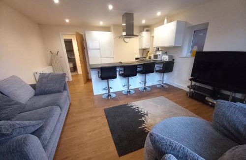 Beeston Apartment | Modern large 2 Bed whole apartment - Free parking - Ground floor - Central Beeston