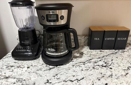 Weequahic Apartment | Modern loft 9 min from EWR