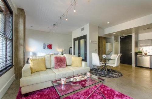 Historic Core Apartment | Modern Loft with Rooftop Lounge in DTLA