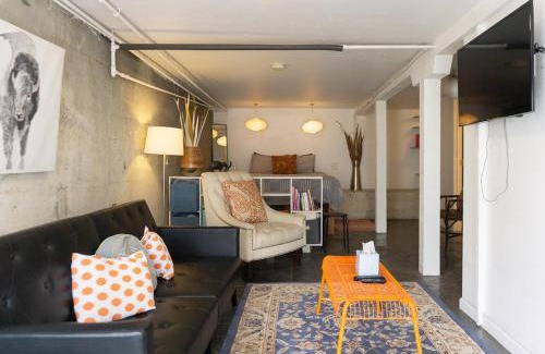 Old Southwest Apartment | Modern lofty studio in Midtown/Charming Old SW