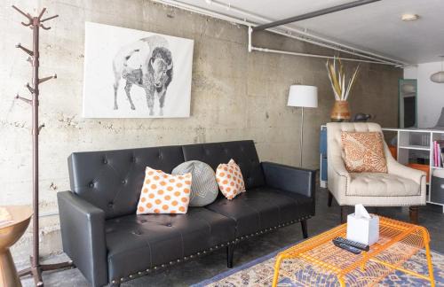 Old Southwest Apartment | Modern lofty studio in Midtown/Charming Old SW