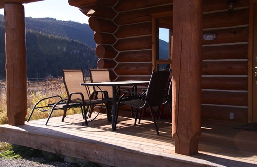 Cherryville Cabin | modern log cabin in untouched nature on a private lake