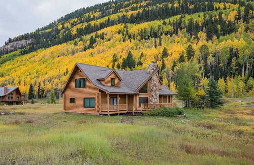 Purgatory House | Modern Log Cabin - Incredible Views - 3 Min to Purg - Private Hot Tub