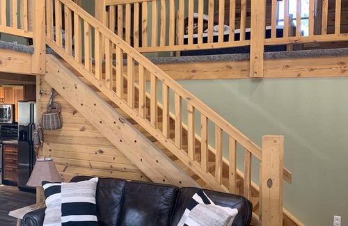 Custer Cabin | Modern Log Cabin On 3 Acres. Great Location On The Edge Of Custer