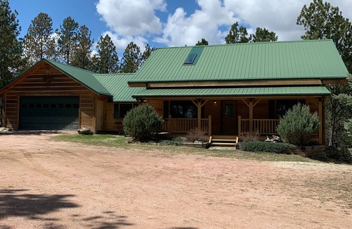 Custer Cabin | Modern Log Cabin On 3 Acres. Great Location On The Edge Of Custer