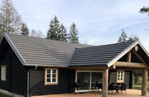 Ryd House | Modern log cabin with WiFi, boat and sauna