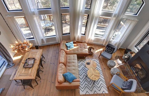 Lac Superieur Village Ski Chalet | Modern+Lux Chalet + Jacuzzi, 1 km to ski lift