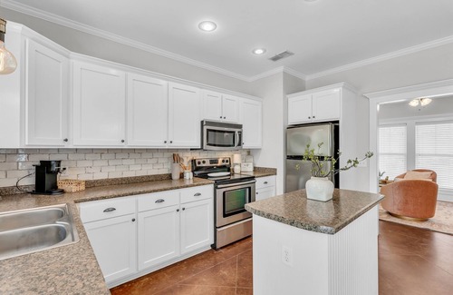 Starkville House | Modern Luxury Cottage | Half Mile to MSU | Patio