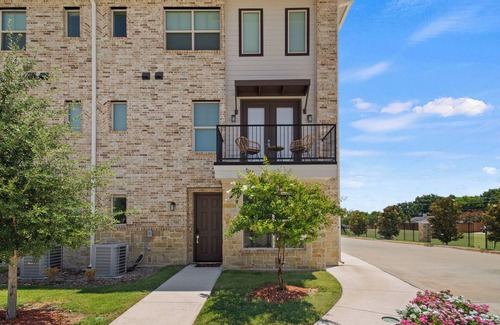 Richardson House | Modern Luxury Richardson 3 Story Townhome!