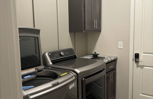 Lincoln House | Modern Luxury Townhome - Sleeps 10