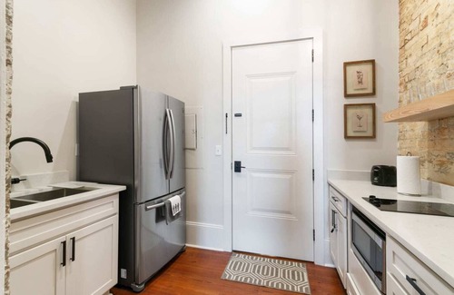 Faubourg Marigny Apartment | Modern Marigny Apt with Balcony & views of The French Quarter.