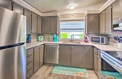 Hollywood Estates Of Canova Park Cottage | Modern Melbourne Cottage: 3 Mi to Downtown!