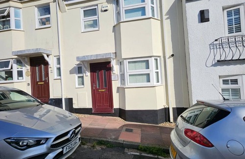 Montpelier House | Modern Mews House City Centre location with free parking and outdoor space