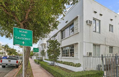 North Beach Apartment | Modern Miami Beach Apt King & Sofa Bed Comfort