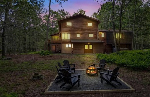 Gouldsboro Ski Chalet | Modern Mountain Chalet in Big Bass Lake | Hot tub