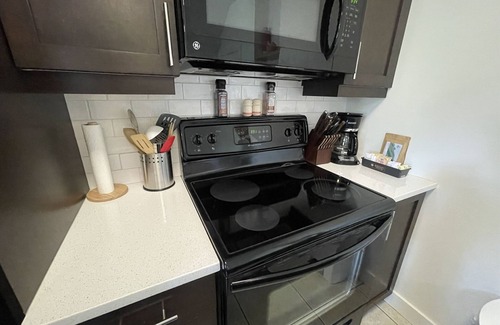 East Kootenay Condo | Modern Mountain Escape | A/C | Top Floor Privacy