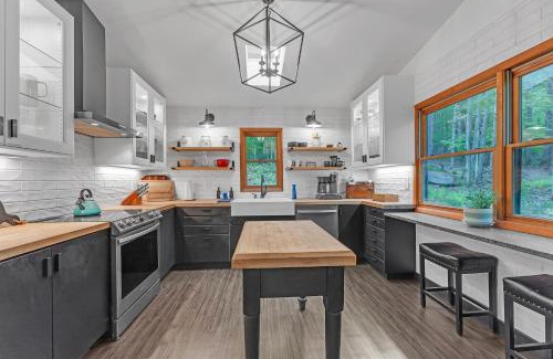 Old Timberline House | Modern Mountain Retreat Near Dolly Sods & Skiing home