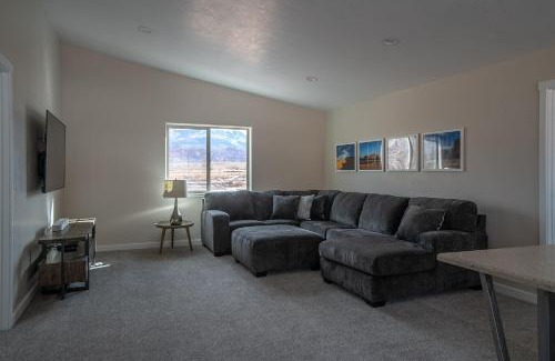 Moab South Valley House | Modern mountain view house with private hot tub!