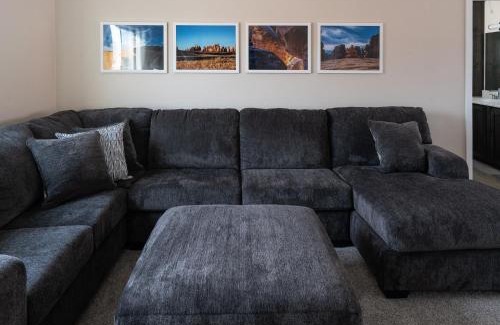 Moab South Valley House | Modern mountain view house with private hot tub!