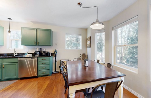 Edwards House | Modern, mountain-view townhome with fireplace & W/D - walk to Riverwalk & park
