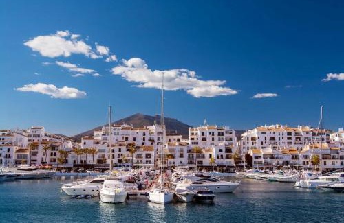 Puerto Banus Apartment | Modern new apartment, sea view and private parking