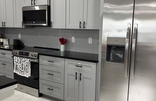 Welcome House | Modern, New Build Dog Friendly 3-bedroom home close to DT Greenville