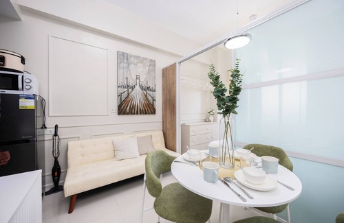 Lapu-Lapu Condo | Modern Nordic Studio with Balcony and Pool in Primeworld District Near Airport