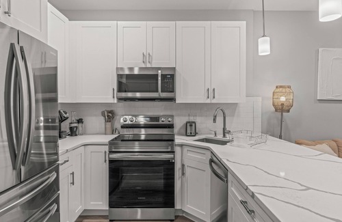 North Philadelphia East Apartment | Modern Oak 2-bedroom apartment with WiFi, AC in lovely Philadelphia
