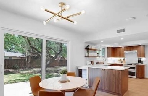 Indian Oaks House | Modern Oasis-Complete Redesign 4bd-Near The Domain