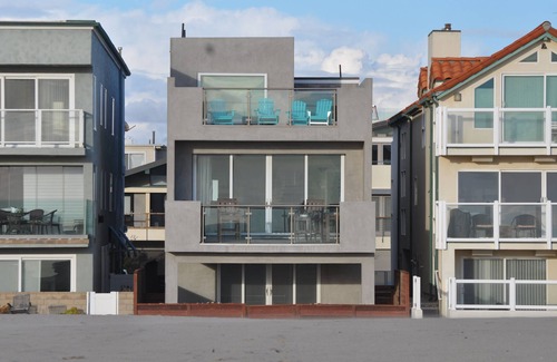 Silver Strand House | MODERN OCEANFRONT 4 BD 3 BA HOUSE - 180° UNOBSTRUCTED OCEAN VIEWS !