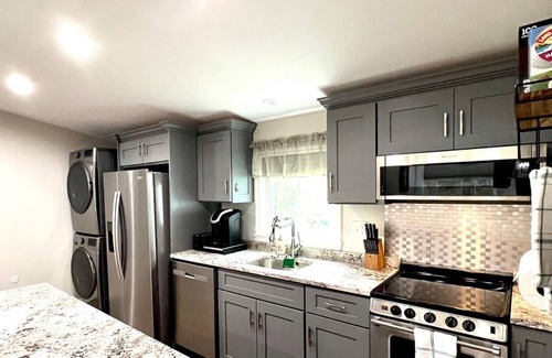 Aiken Apartment | Modern Open Floor Plan Guest Apt with King