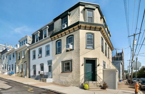 Roxborough-Manayunk Apartment | Modern Parisian Apartment in the Heart of Manayunk