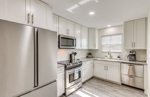 Northeast Pensacola House | Modern Pensacola Home ~ 6 Mi to Beach!