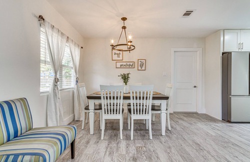 Northeast Pensacola House | Modern Pensacola Home ~ 6 Mi to Beach!