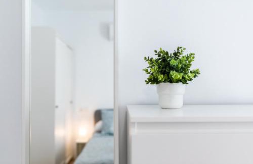 Plaza de Toros-Doctores-San Lazaro Apartment | Modern Plaza de Toros Apartment with Free Parking